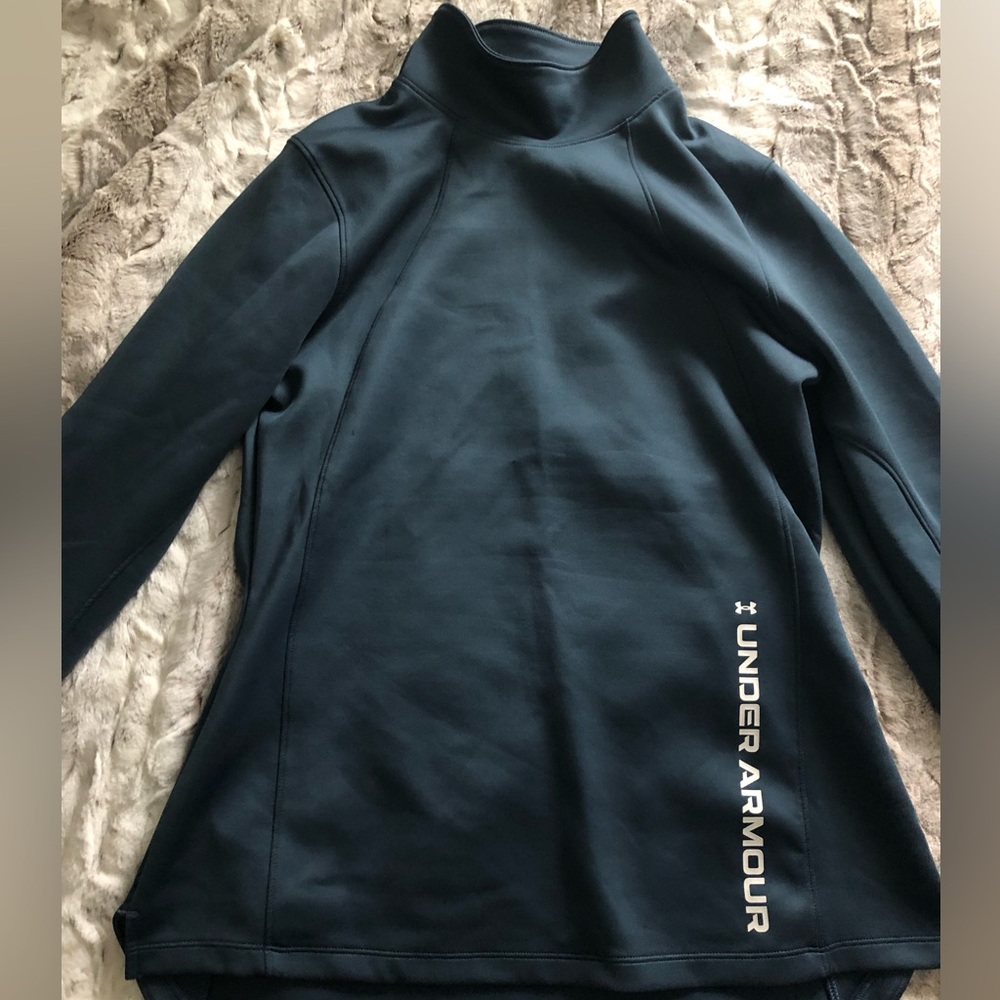 Size Med Underarmour Activewear Pullover